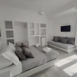 Sandy's Infinity Perissa (Santorini)