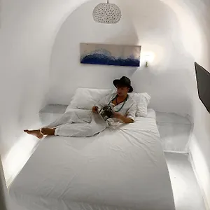 Apartment Fira Livin Cave