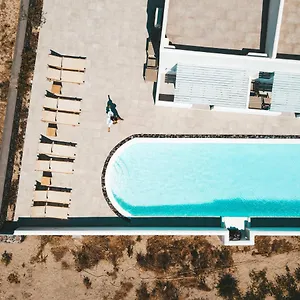 Daylight Perissa (Santorini)