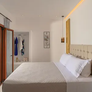 Auster House Santorini * Kamári