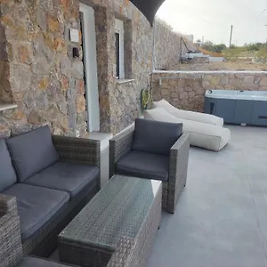 בית נופש Grand Village אימרוביגלי