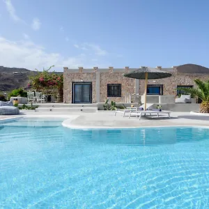 Вилла Beltramo Santorini 2 Bedroom Private Pool
