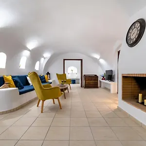 Iridanos Cave House * Megalochori (Santorini)