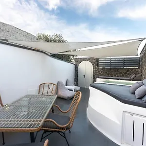 Villa Sun Naam Santorini With Heated Jacuzzi *