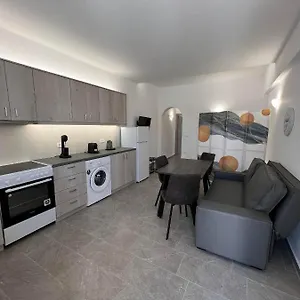 Petit Homme By Andreas Apartment *