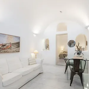 Armeni Luxury Oía