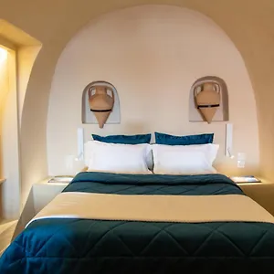 Villa Amphora Oia Santorini