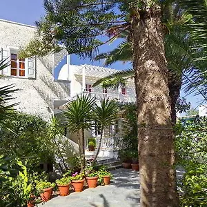 Dolphins Aparthotel 3*