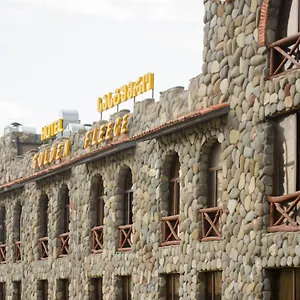 Golden Fleece Отель 2*
