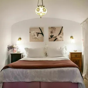 Villa Mezzo Cave House *