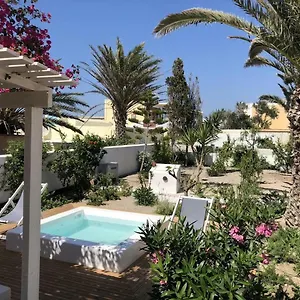 Secret Garden House In Guest house Oia (Santorini)