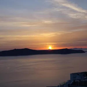 Noni 3* Fira (Santorini)