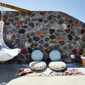 w Finikia -Foinikia - Luxury Cave - A Wonderful 2 Bedroom Villa - Hot Tub * Foinikiá