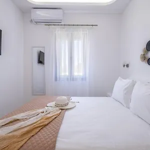 Secret Perissa (Santorini)