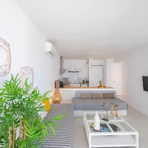 Infinite Blue Luxury Apartment
