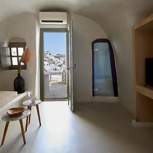 Rhenia's Oia (Santorini)
