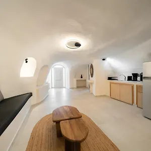 Spilia Caves Santorini * Акротири