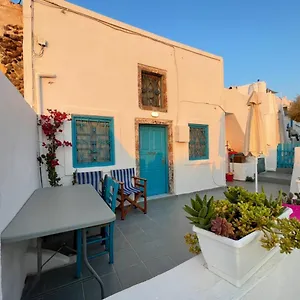 Sunset Queen In Oia (Santorini)