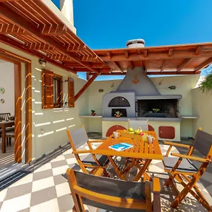 Uva Nera House