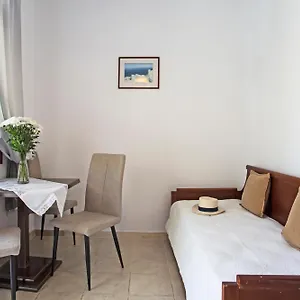 The Birds Incl Car And Breakfast And Airport Pick Up * Perísza