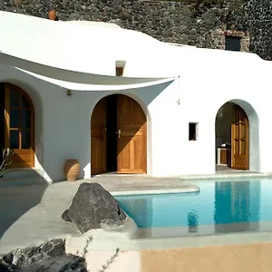 Perivolas Traditional Foinikia (Santorini)