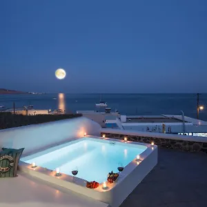 William's Red Beach Villa
