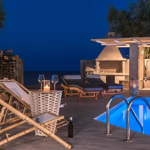 Villa Damma Beachfront Luxury *